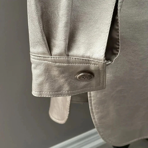 BRIAN BAILEY NWT Faux Leather Shacket Lined with Tie Belt, Size L - Picture 5 of 9